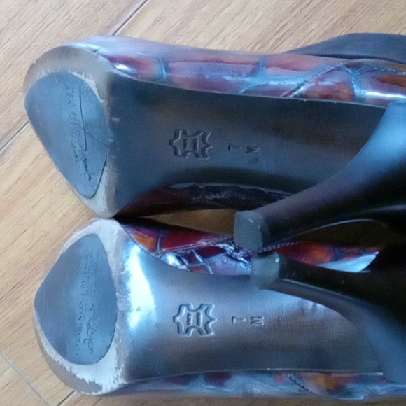 ⭐ Host Pick ⭐ Donald J Pliner | Exquisite Tortoise Suede Ankle Boots - Picture 6 of 10